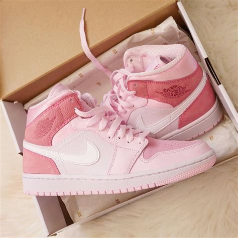 New Nike Air Jordan 1. . Pink air jordans womens